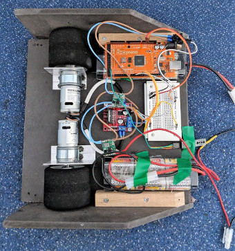 Von den Schülern der GBS Technikerschule konzipierter und gebauter Sumobot für den Wettbewerb "Schüler bauen Roboter"