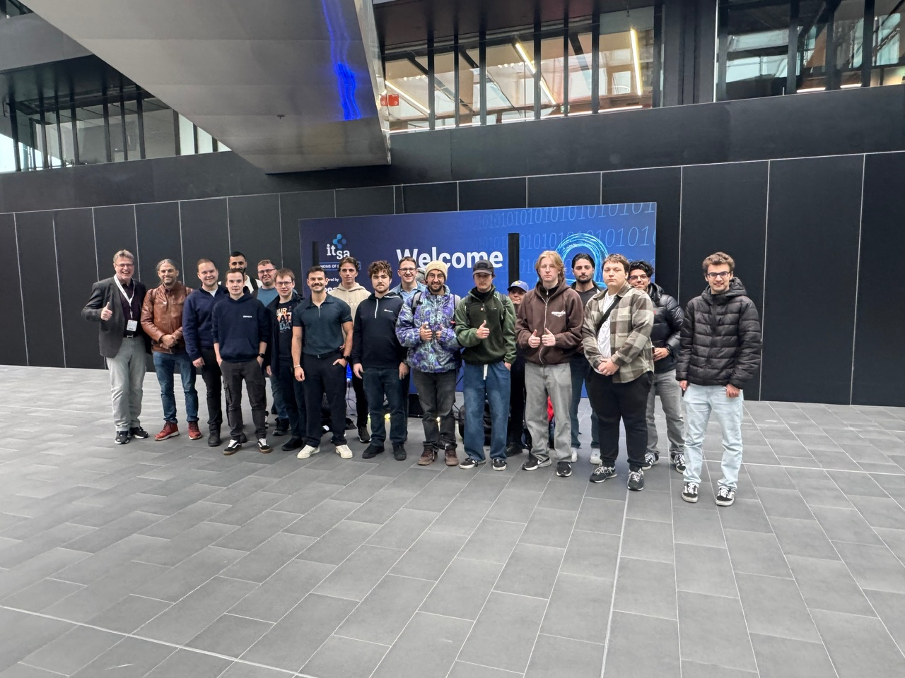 Schüler*innen der GBS bei der IT-SA in Nürnberg